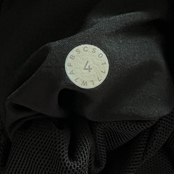 Lululemon On The Fly Shorts Woven 2.5" Black sz 4 - Picture 7 of 7